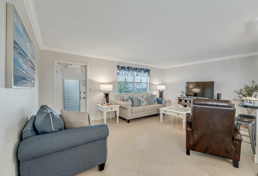 Beautiful 1st floor corner unit overlooking the golf course - Beach Condo for sale in Delray Beach, Florida on Beachhouse.com