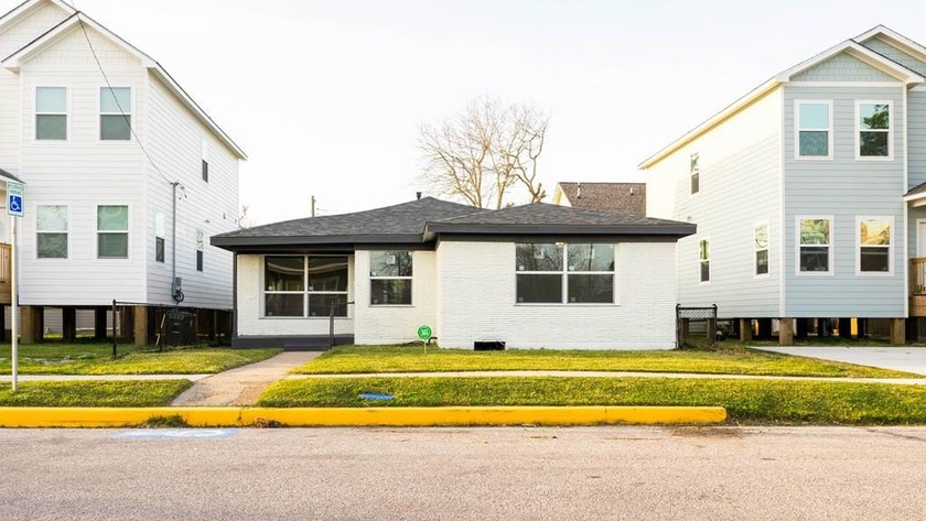 This property has been completely renovated from top to bottom - Beach Home for sale in Galveston, Texas on Beachhouse.com