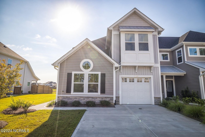 Brand new, never lived in amazing 4 bedroom, 3.5 bath end unit - Beach Townhome/Townhouse for sale in Wilmington, North Carolina on Beachhouse.com