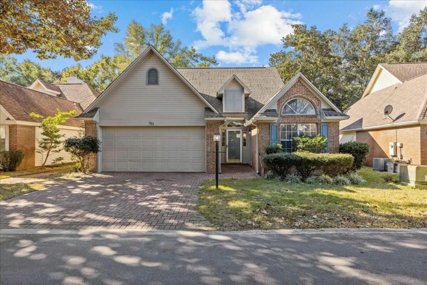 Beautiful single level home in Fairway Lakes of Bluewater Bay! - Beach Home for sale in Niceville, Florida on Beachhouse.com