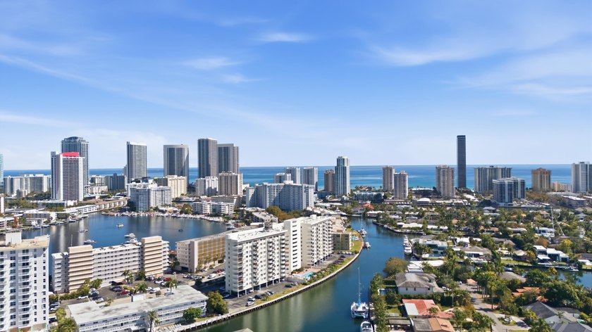 Spacious 2-bedroom, 2-bath condo with tranquil water views - Beach Condo for sale in Hallandale Beach, Florida on Beachhouse.com