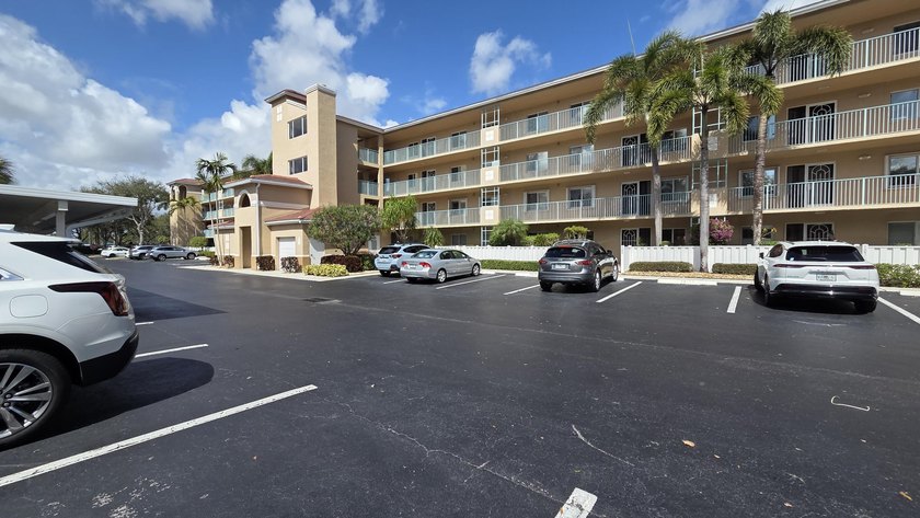 Move in ready to this elegant 3-bedroom, 2-bath residence - Beach Condo for sale in Boynton Beach, Florida on Beachhouse.com