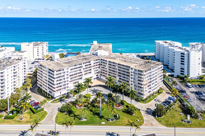 This 2BR/2BA condo is the perfect opportunity to create your own - Beach Condo for sale in South Palm Beach, Florida on Beachhouse.com