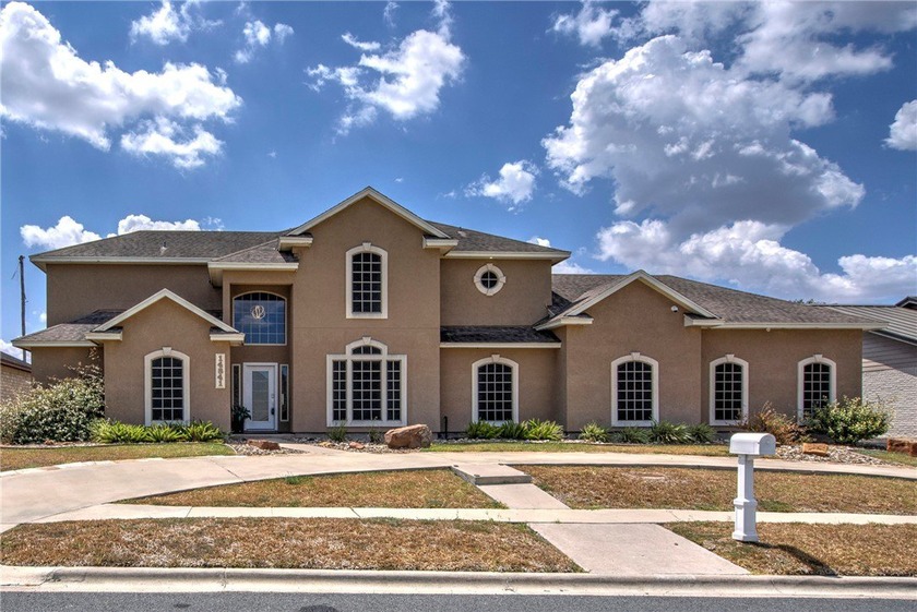 Discover a home that combines luxury, comfort, and everyday - Beach Home for sale in Corpus Christi, Texas on Beachhouse.com