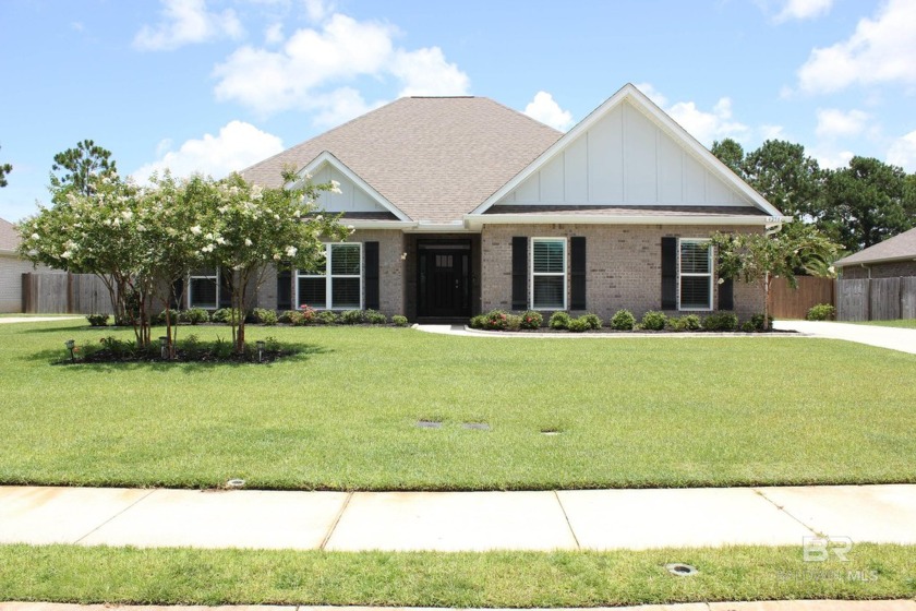 Nestled within North Craft Farms; this traditional GOLD - Beach Home for sale in Gulf Shores, Alabama on Beachhouse.com