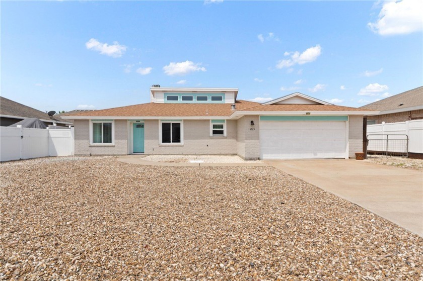 Island living Short Sale opportunity! BRING ALL OFFERS! This 3 - Beach Home for sale in Corpus Christi, Texas on Beachhouse.com