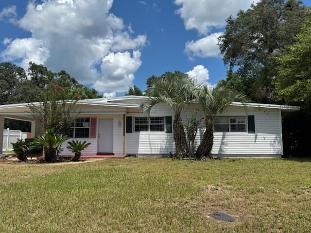 Investor Opportunity - Back on the market! This spacious - Beach Home for sale in Fort Walton Beach, Florida on Beachhouse.com