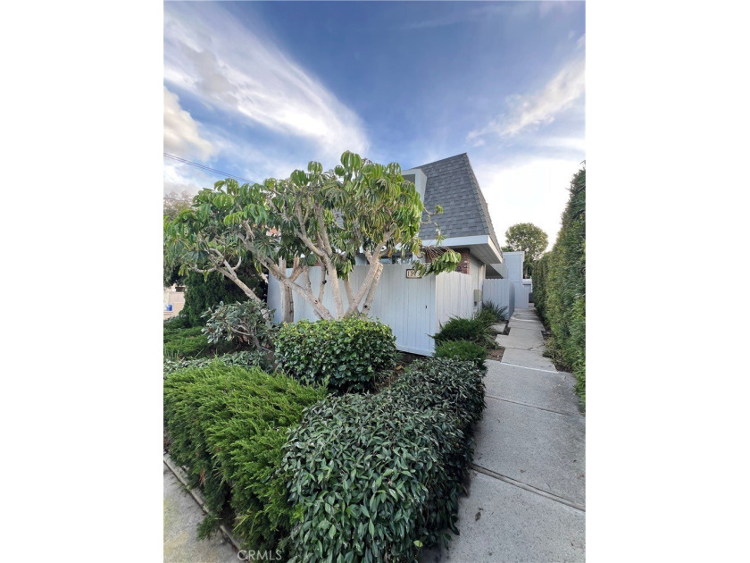 Prime Redondo Beach 4 unit Investment Opportunity with 2 Vacant - Beach Townhome/Townhouse for sale in Redondo Beach, California on Beachhouse.com