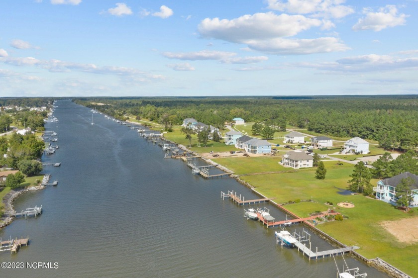 Waterfront building lot in desirable Stanton Landing. Deep water - Beach Lot for sale in Beaufort, North Carolina on Beachhouse.com