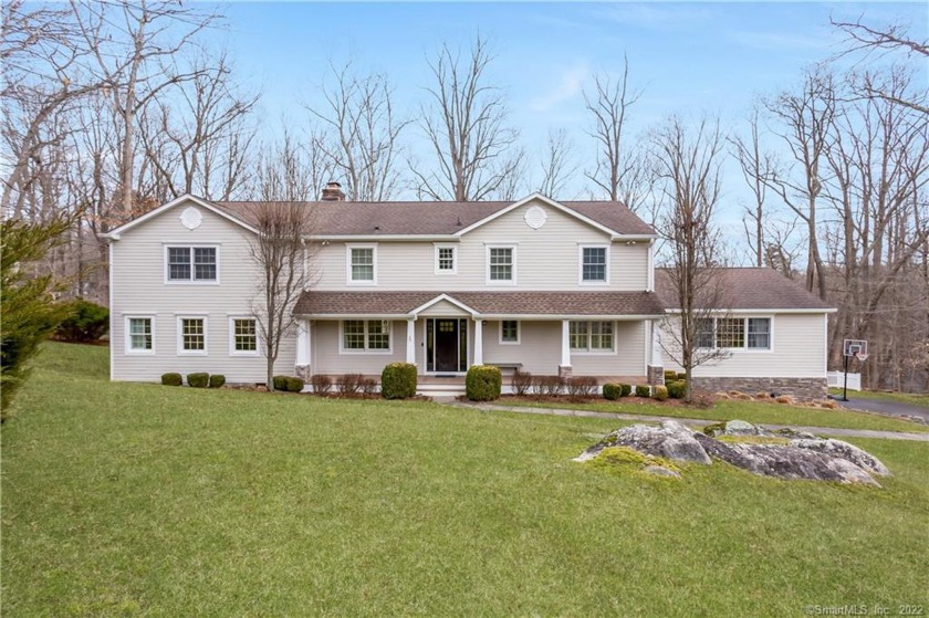 Stunning updated 5 bedroom Colonial located on a cul-de-sac in - Beach Home for sale in Stamford, Connecticut on Beachhouse.com
