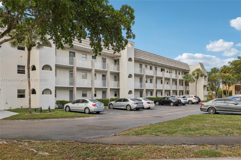 Beautiful 1BR/1BA in sought-after Sunrise Lakes 55+ community! - Beach Condo for sale in Sunrise, Florida on Beachhouse.com