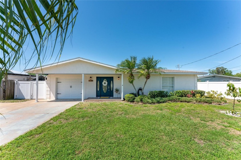 Live like you vacation with this beautiful 3 bedroom 2 bath deep - Beach Home for sale in Ellenton, Florida on Beachhouse.com