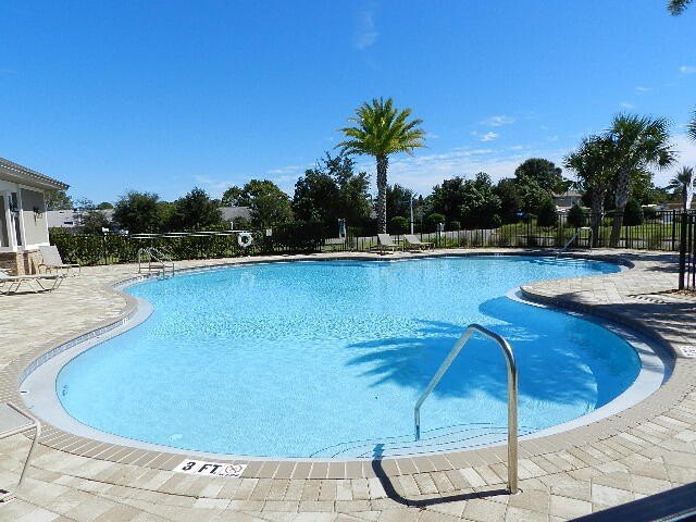 Immaculate 3-bedroom 2 bath townhome just minutes from the beach - Beach Home for sale in Navarre, Florida on Beachhouse.com