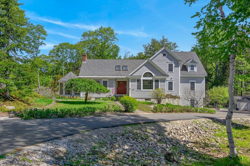 This impeccable village residence is nicely located for strolls - Beach Home for sale in Kennebunkport, Maine on Beachhouse.com