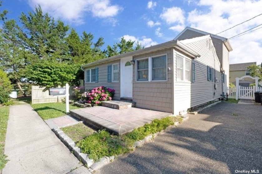 This Updated 3 Bedroom/2 Bath Expanded Home Is Perfect For - Beach Home for sale in East Rockaway, New York on Beachhouse.com