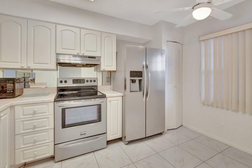 2BED/2BATH IN DESIRABLE GATED COMMUNITY OF HUNTINGTON LAKES! - Beach Condo for sale in Delray Beach, Florida on Beachhouse.com