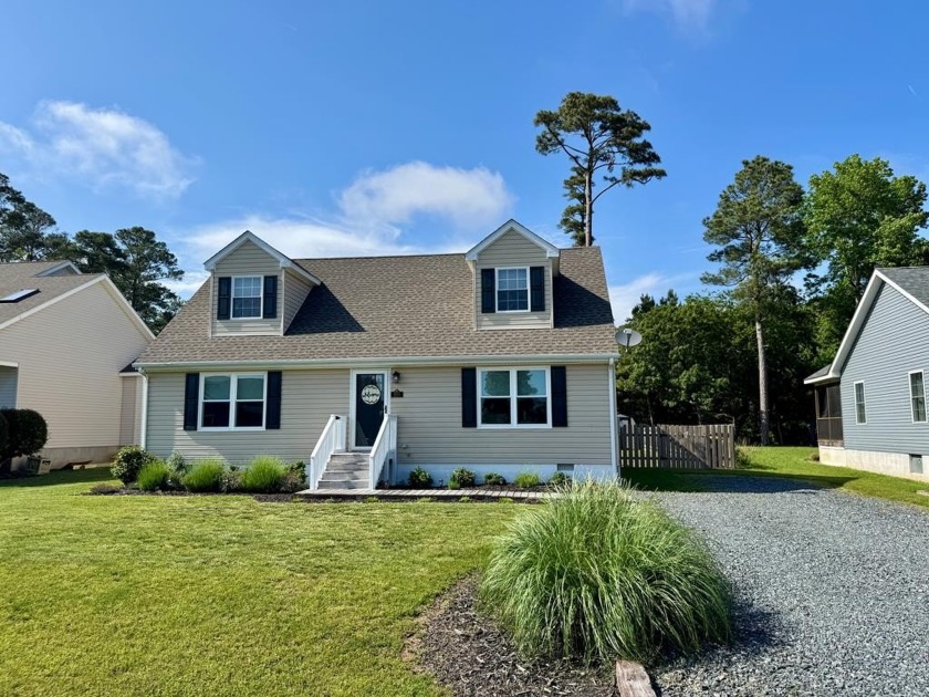 Why settle when you can have it all? This updated 4 bed, 2 bath - Beach Home for sale in Greenbackville, Virginia on Beachhouse.com