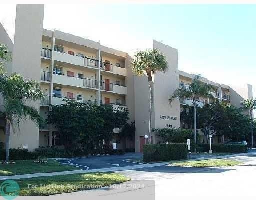 MOTIVATED SELLER - PRICE REDUCTION! REMODEL BATHROOM - - Beach Condo for sale in Pompano Beach, Florida on Beachhouse.com