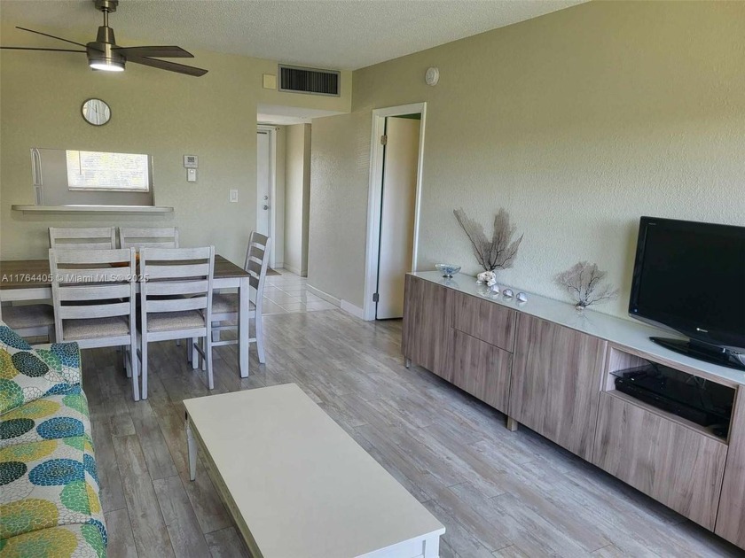 VERY NICE CHARMING 1/1 CONDO WITH PEACEFULL VIEW OF THE LAGOON - Beach Condo for sale in Lauderdale Lakes, Florida on Beachhouse.com