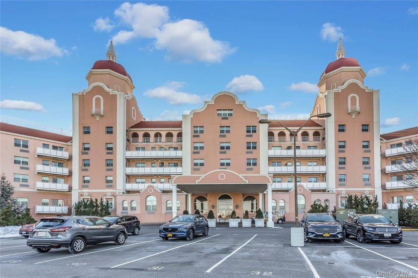 Absolutely Diamond Condition 1 Bedroom, 1 Bath Condo w/ Parking - Beach Condo for sale in Lido Beach, New York on Beachhouse.com