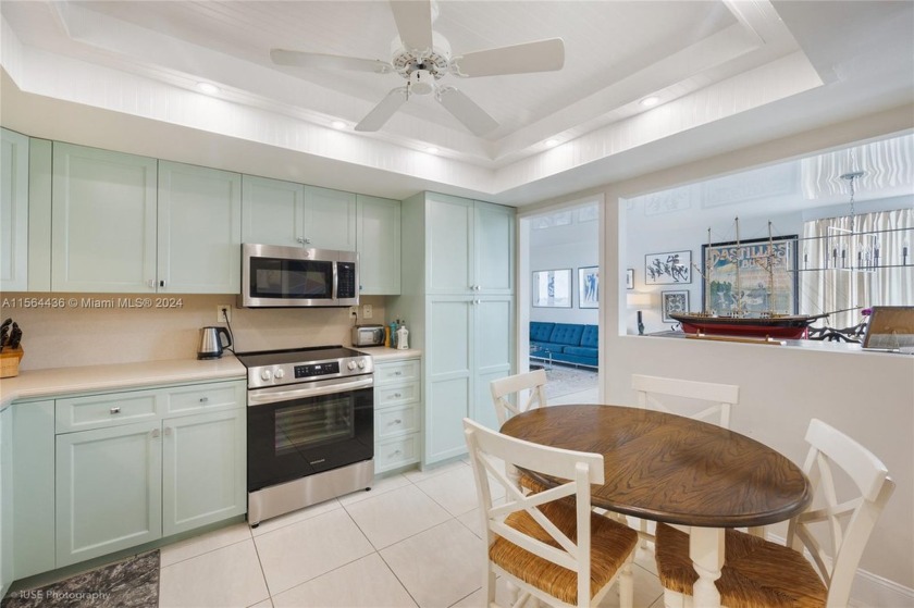 This meticulously maintained 2-bed/2-bath unit offers - Beach Condo for sale in Hallandale Beach, Florida on Beachhouse.com