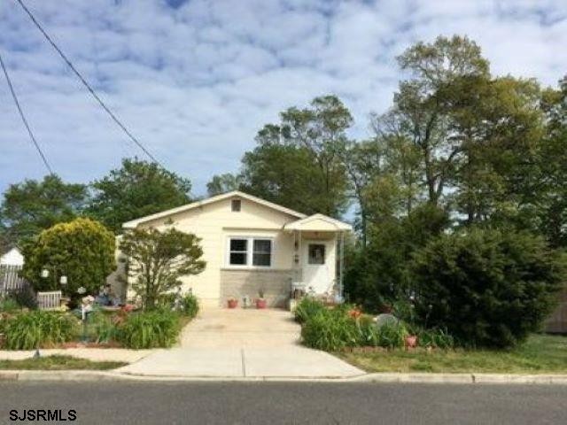 Charming House on the Bike Path - Rare opportunity to purchase a - Beach Home for sale in Somers Point, New Jersey on Beachhouse.com