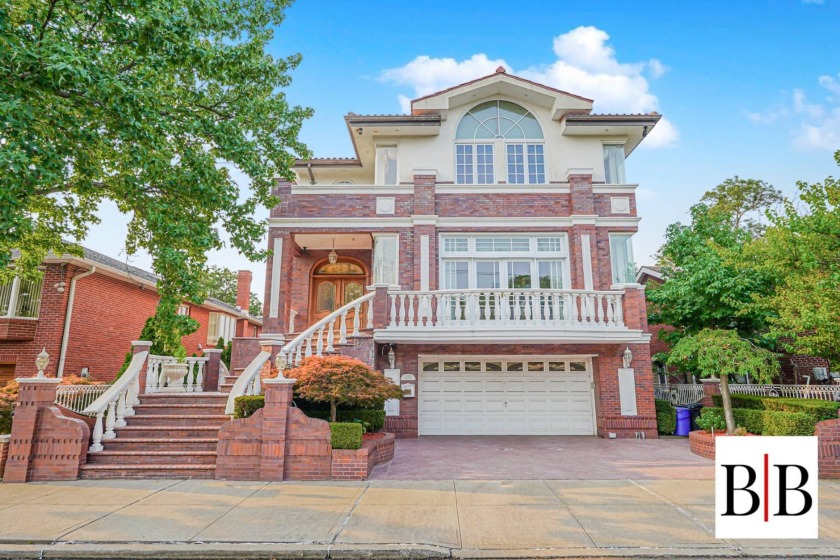 WATERFRONT LIVING! Set on 50 x 120 discover this meticulously - Beach Home for sale in Brooklyn, New York on Beachhouse.com