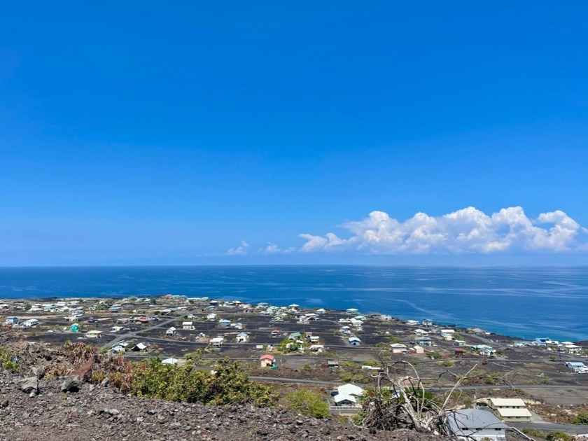 This incredible and pristine 1 acre parcel located in the town - Beach Lot for sale in Captain Cook, Hawaii on Beachhouse.com