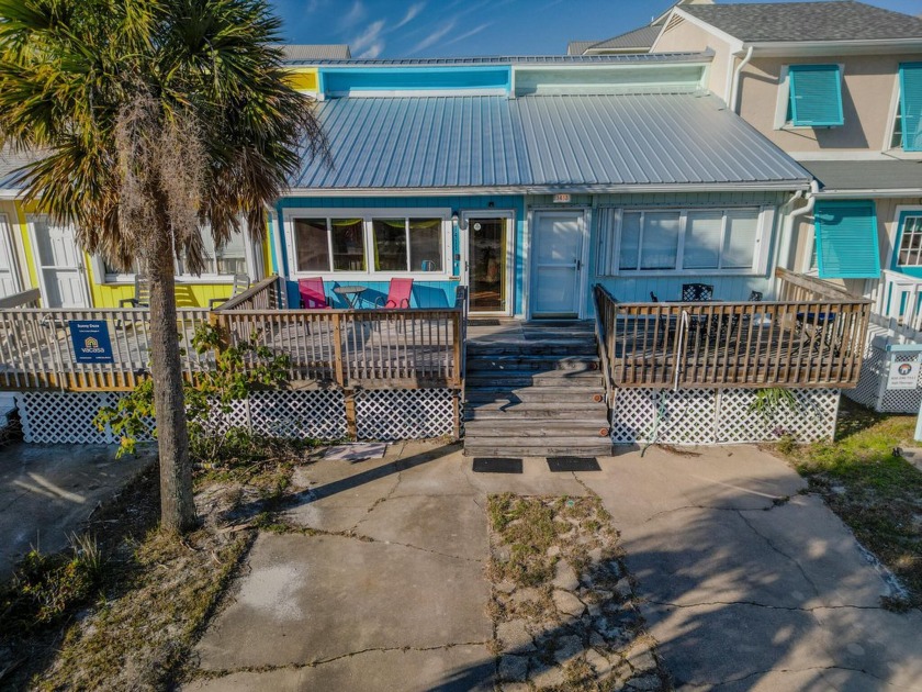 This charming, one story townhouse has a cozy, beach aesthetic - Beach Townhome/Townhouse for sale in Navarre, Florida on Beachhouse.com