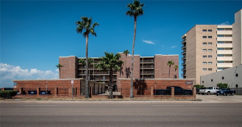 Welcome to this top floor condo at the sought-after Catalina - Beach Condo for sale in Corpus Christi, Texas on Beachhouse.com