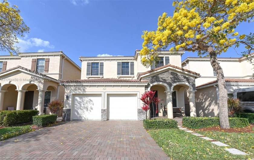 Luxurious water-front contemporary house in the prestigious - Beach Home for sale in Miami, Florida on Beachhouse.com