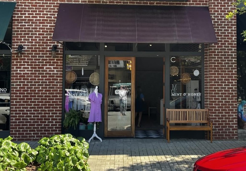 NEW BUSINESS OPPORTUNITY IN THE HEART OF CAPE CHARLES with Mason - Beach Commercial for sale in Cape Charles, Virginia on Beachhouse.com