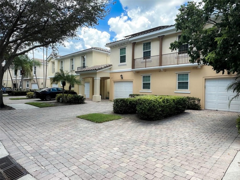 Gorgeous 3/2.5/1-car garage is privately nestled in the - Beach Townhome/Townhouse for sale in Palm Beach Gardens, Florida on Beachhouse.com