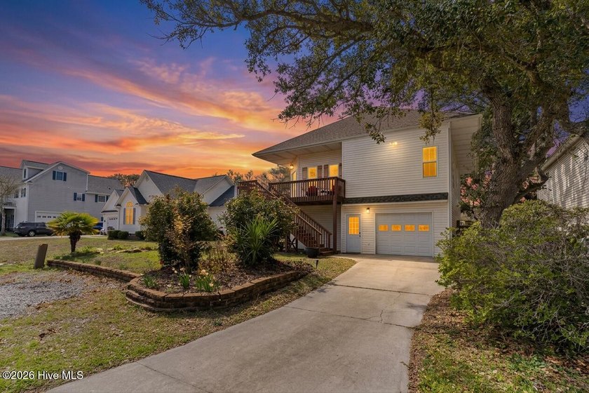 Enjoy classic Oak Island living in this 3 bedroom, 3 bath home - Beach Home for sale in Oak Island, North Carolina on Beachhouse.com
