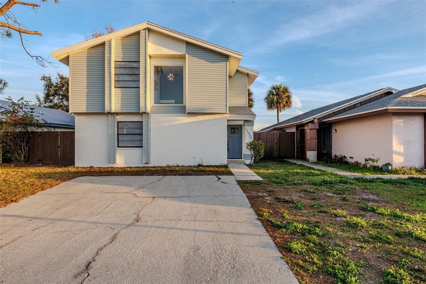 One or more photo(s) has been virtually staged. HUGE PRICE - Beach Home for sale in Tampa, Florida on Beachhouse.com