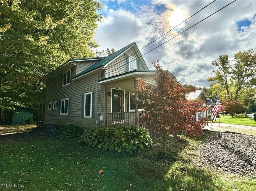 Welcome to 396 Bell Street in Conneaut! This lovely home offers - Beach Home for sale in Conneaut, Ohio on Beachhouse.com
