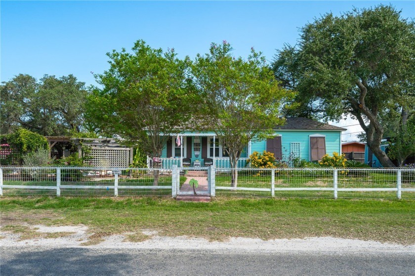 This charming 2-bedroom, 1.5-bath getaway offers the perfect - Beach Home for sale in Fulton, Texas on Beachhouse.com