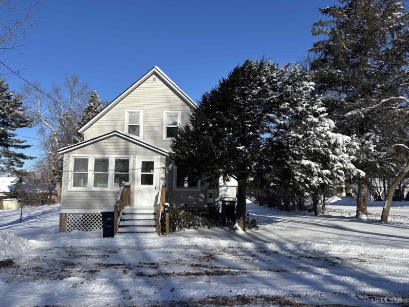 Three-bedroom home with level and ample sized yard and one car - Beach Home for sale in Ironwood, Michigan on Beachhouse.com