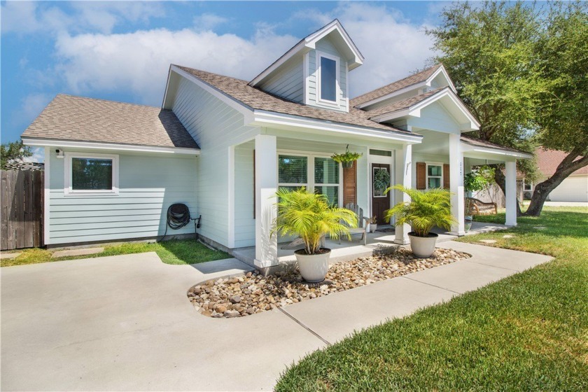 Welcome to the highly sought-after and beautifully established - Beach Home for sale in Rockport, Texas on Beachhouse.com