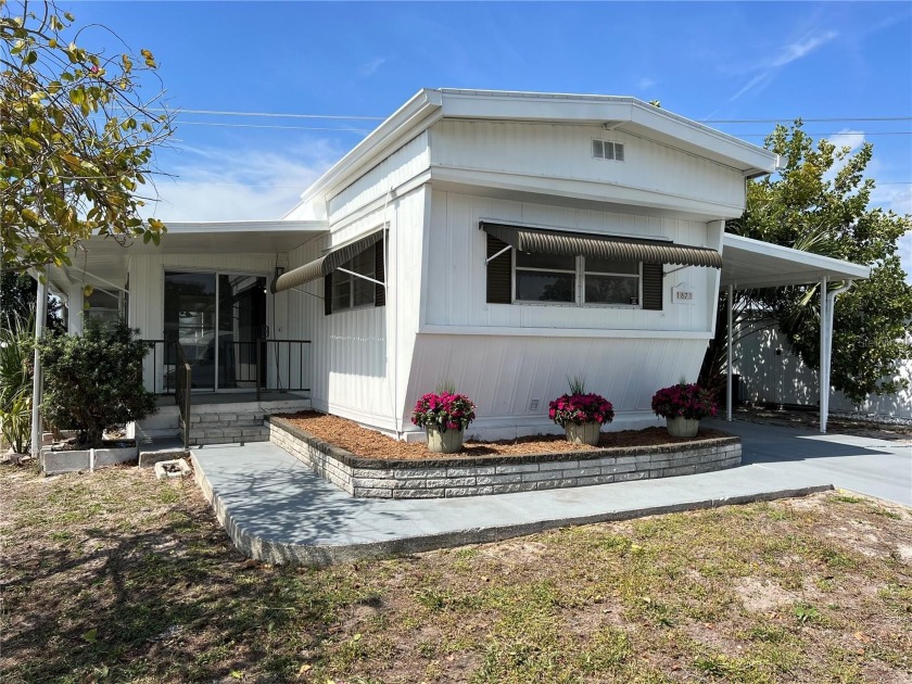 Beautifully renovated home. This 2 bedroom - 2 Bath home has a - Beach Home for sale in Sarasota, Florida on Beachhouse.com