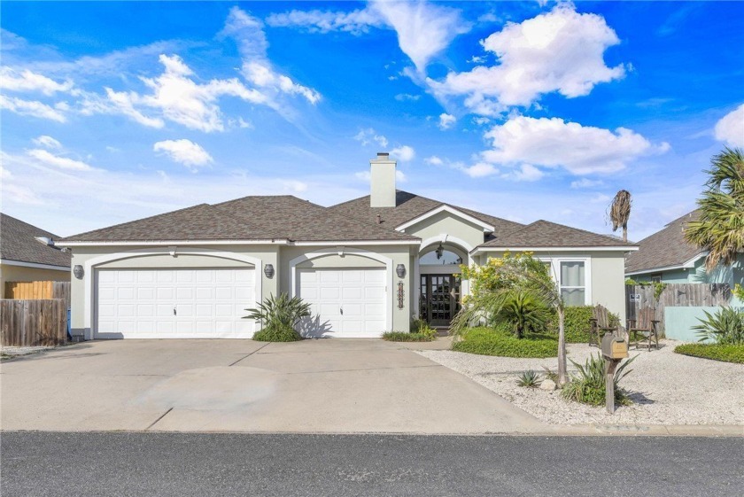 3 bed with large office, and 2.5 baths . 2,510 sqft . Pool w/ - Beach Home for sale in Corpus Christi, Texas on Beachhouse.com