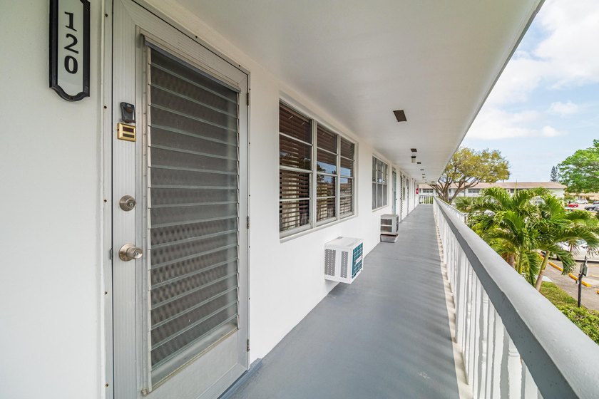 Retirement is a breeze in this charming 1-bedroom, 1.5-bathroom - Beach Condo for sale in West Palm Beach, Florida on Beachhouse.com