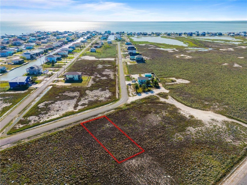This lot is ideal for building your own beach bungalow retreat - Beach Lot for sale in Rockport, Texas on Beachhouse.com