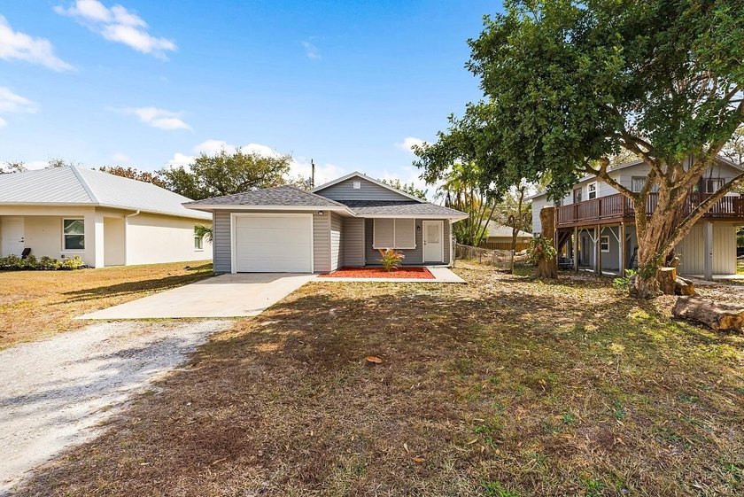 Central Vero Beach location close to the highway, airport - Beach Home for sale in Vero Beach, Florida on Beachhouse.com