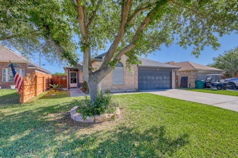 REDUCED - Welcome to 1530 Windy Oaks Dr, where contemporary - Beach Home for sale in Aransas Pass, Texas on Beachhouse.com