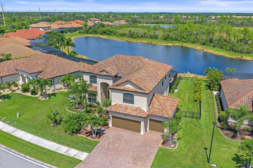 Impressive 6-bedroom, 3-bath, 3-car garage home located in the - Beach Home for sale in Venice, Florida on Beachhouse.com
