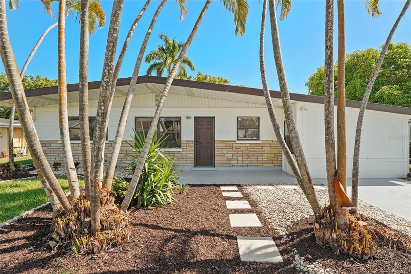 Welcome to 5619 New York Avenue, a charming Sarasota retreat - Beach Home for sale in Sarasota, Florida on Beachhouse.com