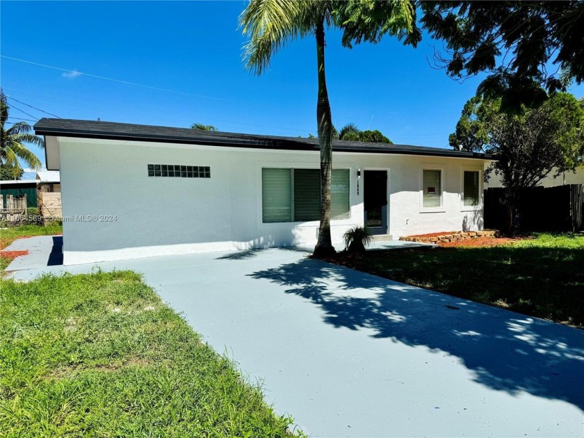 Beautifully Updated 1214 sqft home, featuring 3 bedrooms and 2 - Beach Home for sale in Pompano Beach, Florida on Beachhouse.com