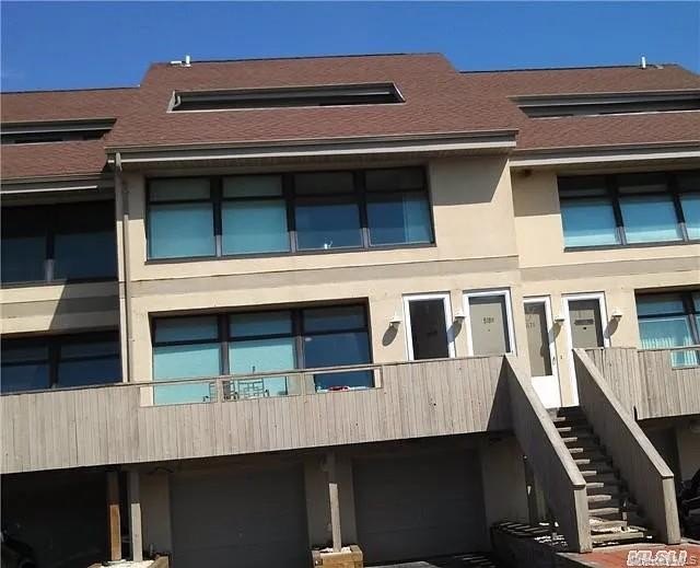 Located in the Heart of Fabulous Long Beach. Large upper - Beach Condo for sale in Long Beach, New York on Beachhouse.com