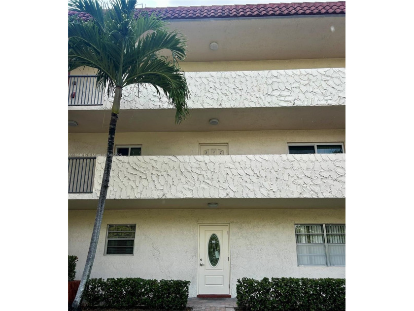 Much sought after PHASE 6 BEAUTIFULLY MAINTAINED LARGE 2BR/2BA! - Beach Condo for sale in Pembroke Pines, Florida on Beachhouse.com